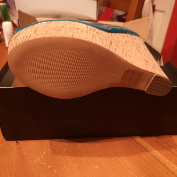 NEW ☀️☀️ Aqua Wedge Shoes - Picture 3 of 5